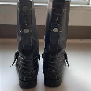 TOD’S black Moto Boot - size 10